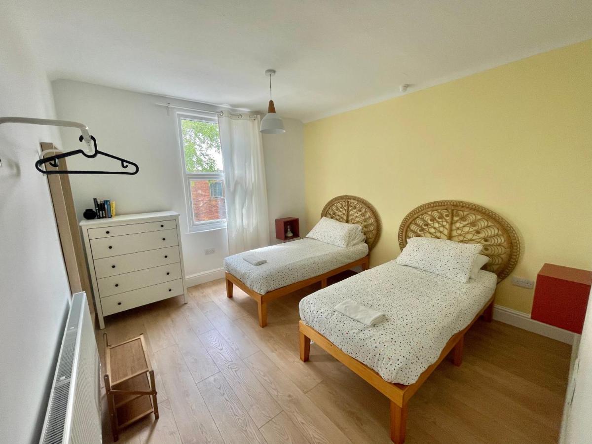 Beautiful Family Home In The Heart Of 스완지 외부 사진